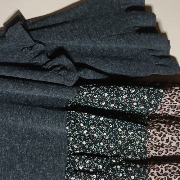 Gigio Women's Charcoal, Floral And Cheetah Print Ruffled Top - Picture 3 of 6